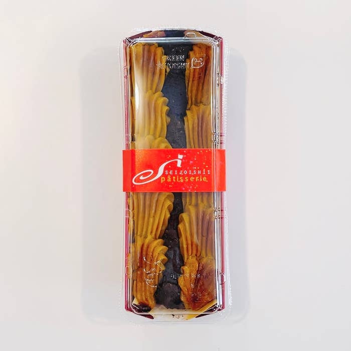 成城石井のオススメのスイーツ「北海道産南瓜と黒胡麻のケーキ」