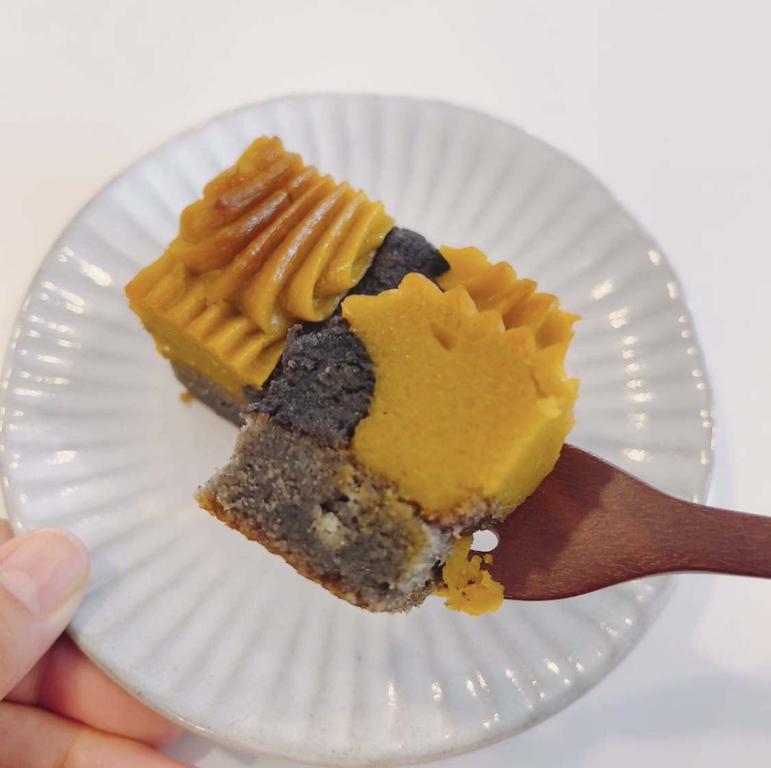 成城石井のオススメのスイーツ「北海道産南瓜と黒胡麻のケーキ」