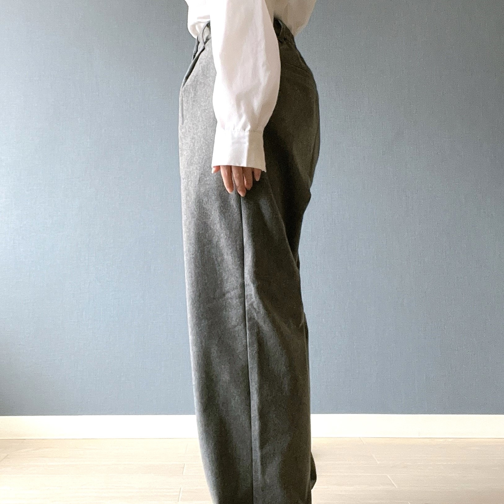 無印良品のオススメのパンツ「ストレッチ起毛タックパンツ」