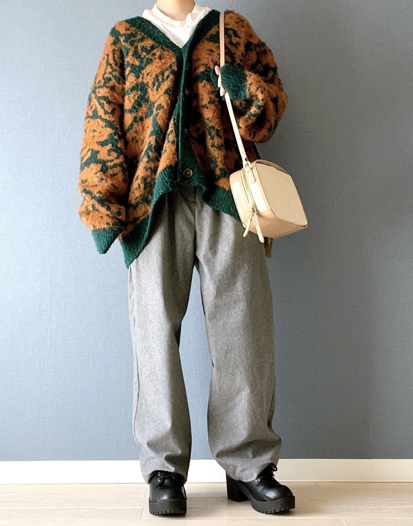 無印良品のオススメのパンツ「ストレッチ起毛タックパンツ」