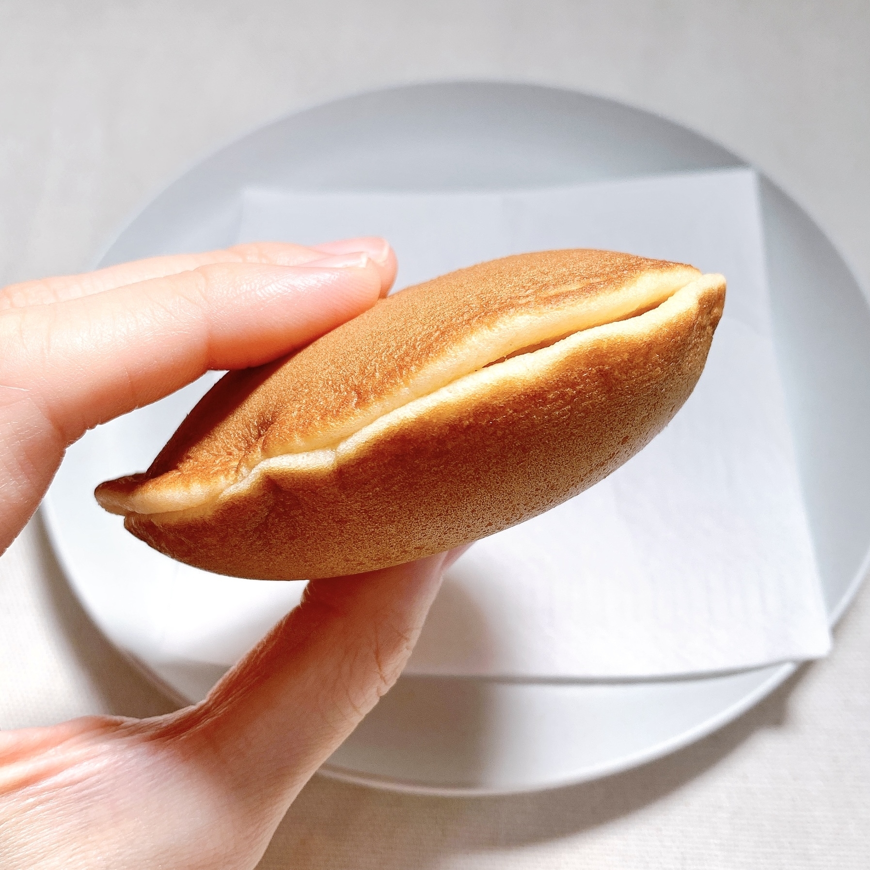 LAWSON(ローソン)のおすすめのスイーツ「どらもっち アップルキャラメル」