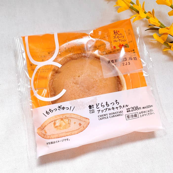 LAWSON(ローソン)のおすすめのスイーツ「どらもっち アップルキャラメル」