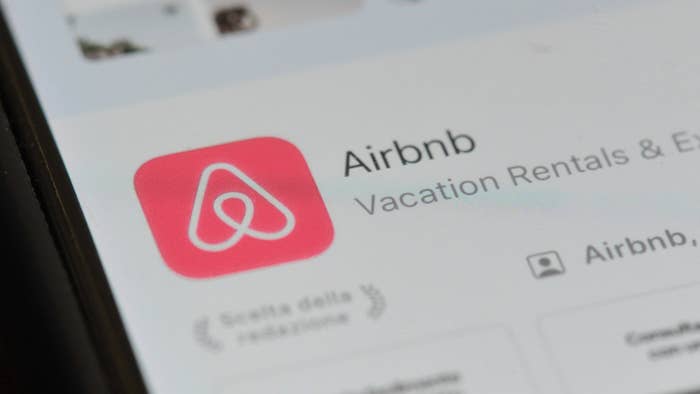 airbnb app store logo