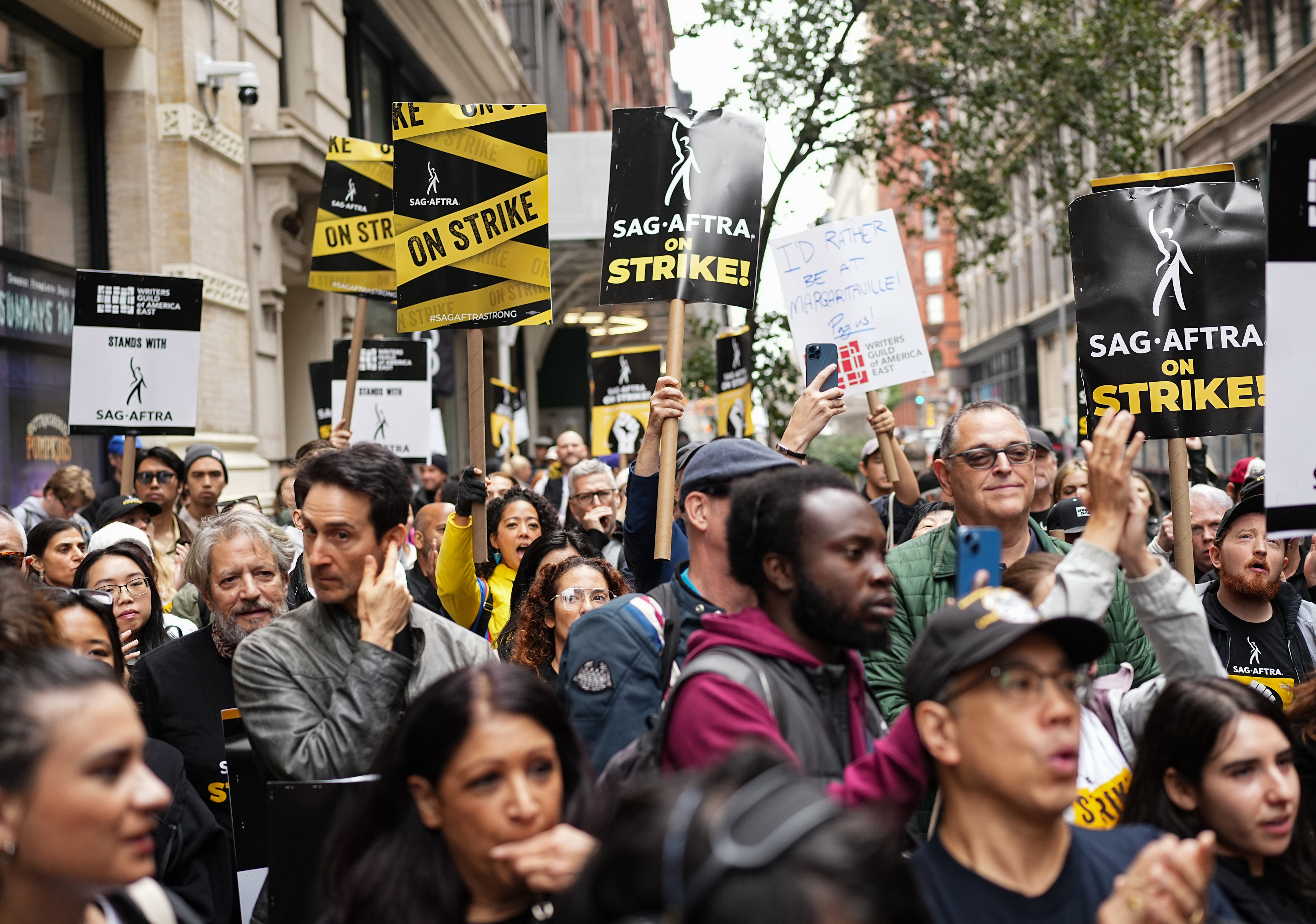 Protesters at the actors&#x27; strike