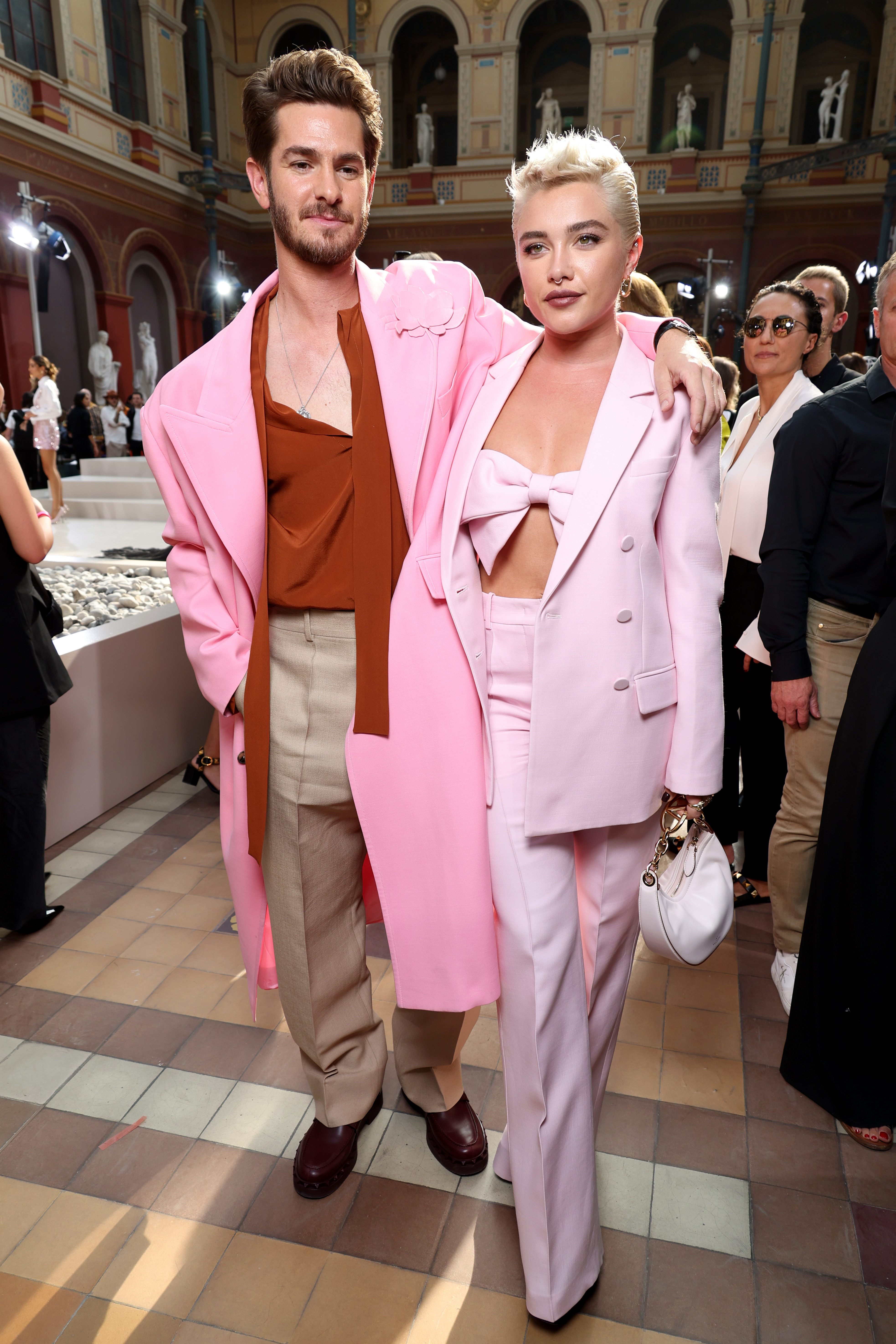 Closeup of Andrew Garfield and Florence Pugh