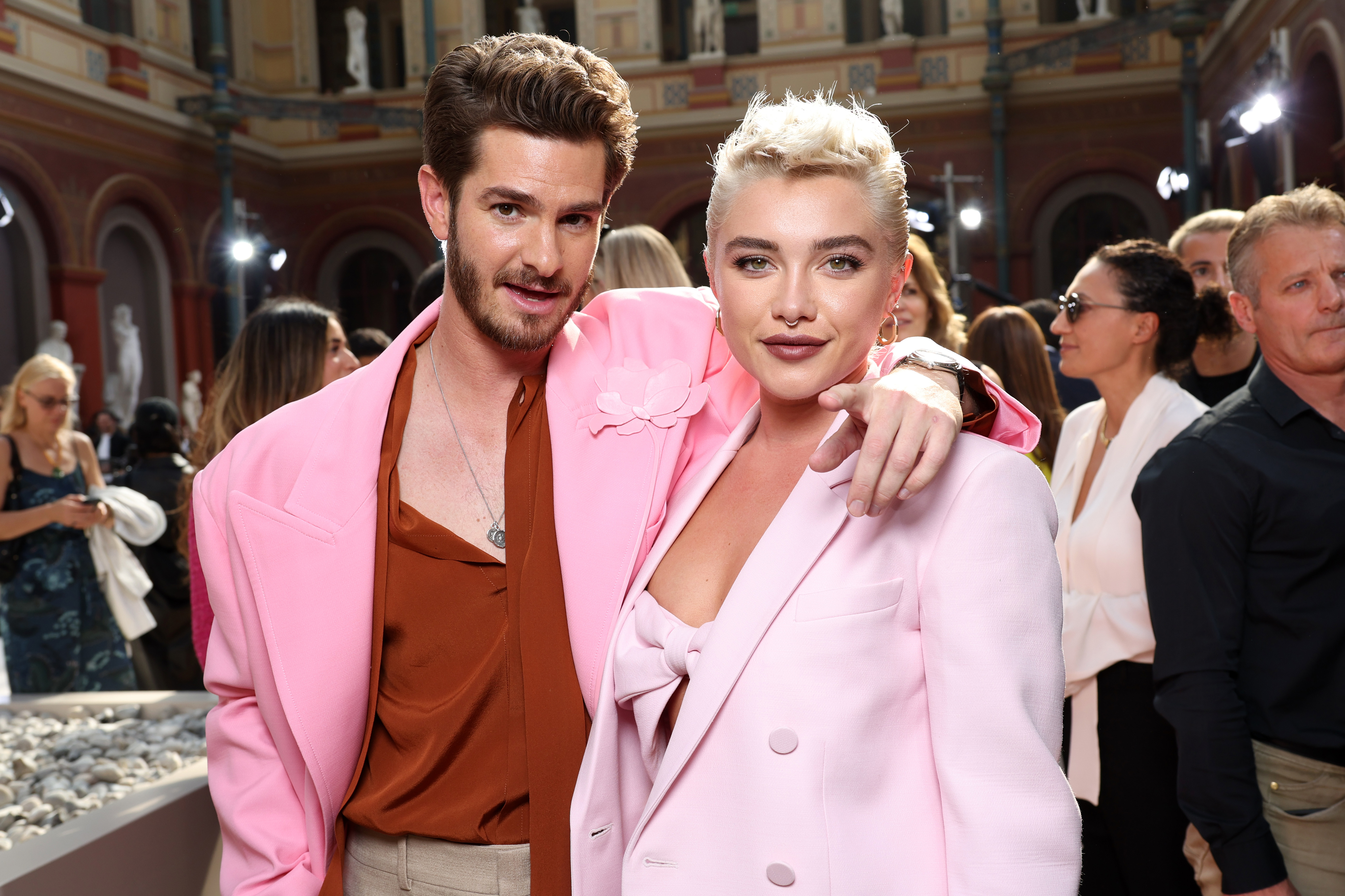 Closeup of Andrew Garfield and Florence Pugh