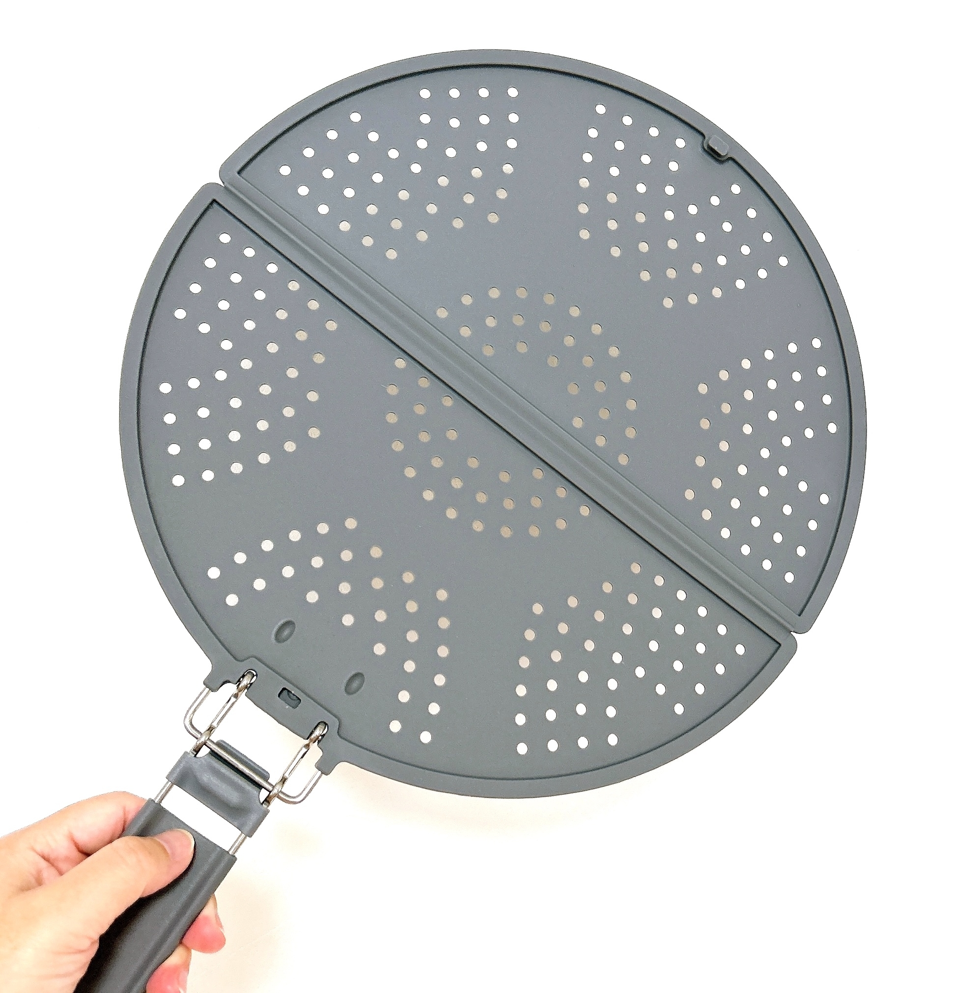 ニトリのおすすめキッチングッズ「薄くたためるシリコーンオイルスクリーン」