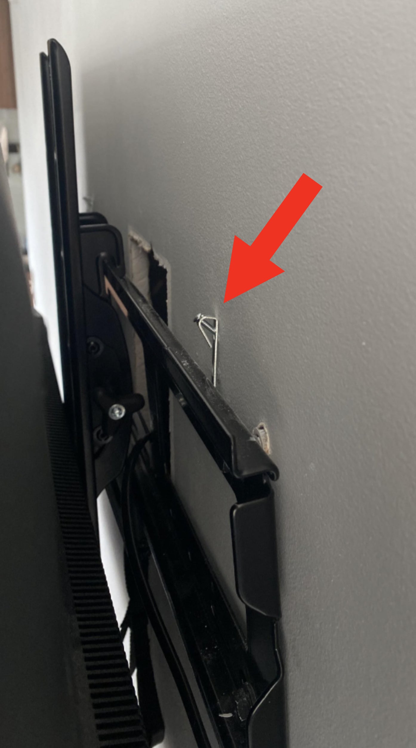 Arrow pointing to a picture hook