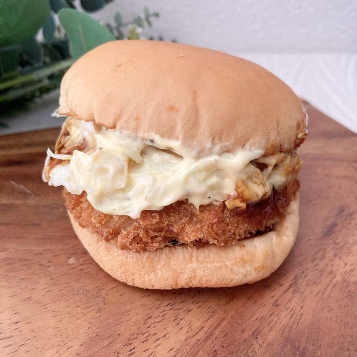 ロッテリアのオススメのバーガー「半熟月見 和風エビバーガー」