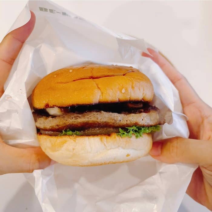 フレッシュネスバーガーのオススメのバーガー「生どんこ椎茸の黒酢あんバーガー ～香ばしサクサク醤油～」