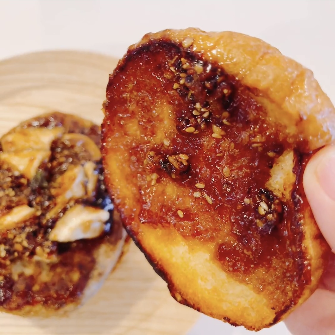 フレッシュネスバーガーのオススメのバーガー「生どんこ椎茸の黒酢あんバーガー ～香ばしサクサク醤油～」