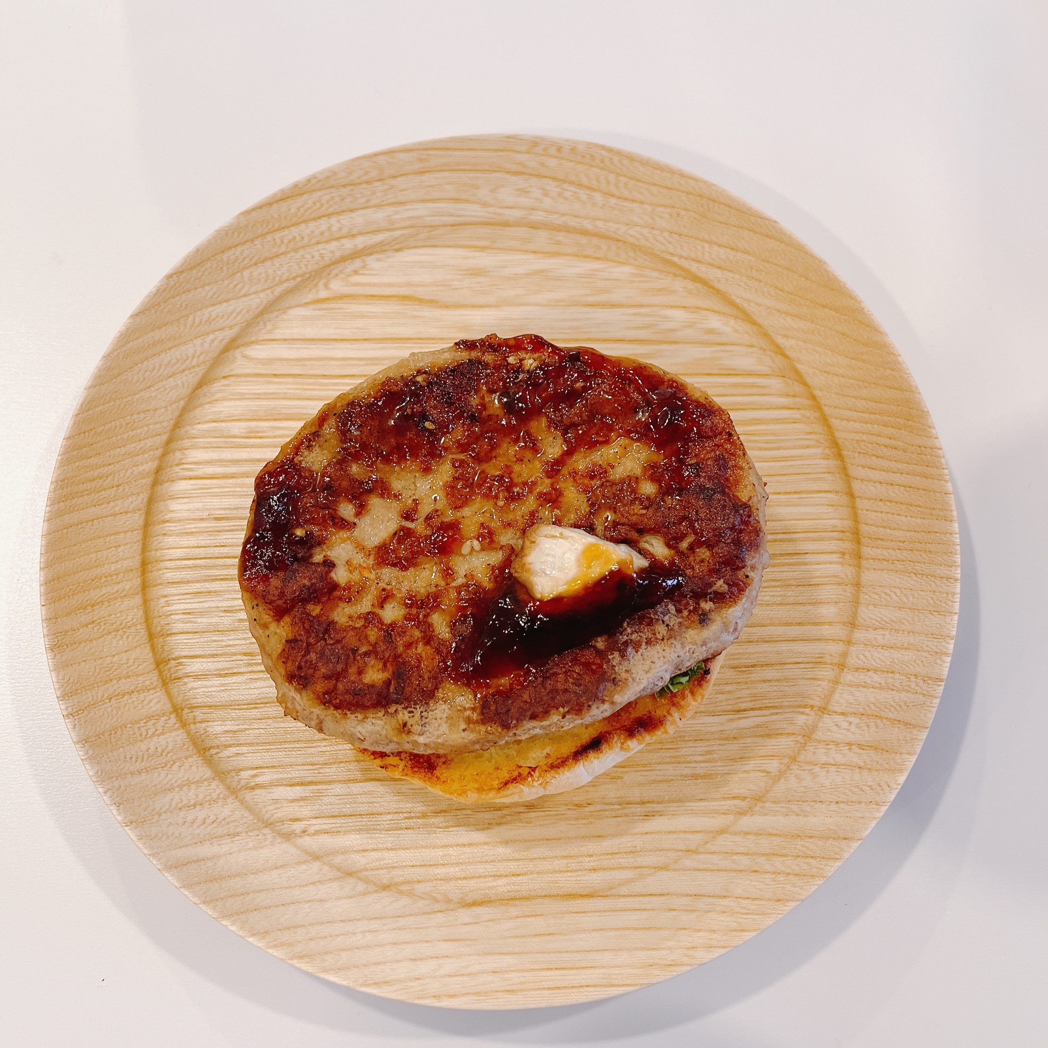 フレッシュネスバーガーのオススメのバーガー「生どんこ椎茸の黒酢あんバーガー ～香ばしサクサク醤油～」