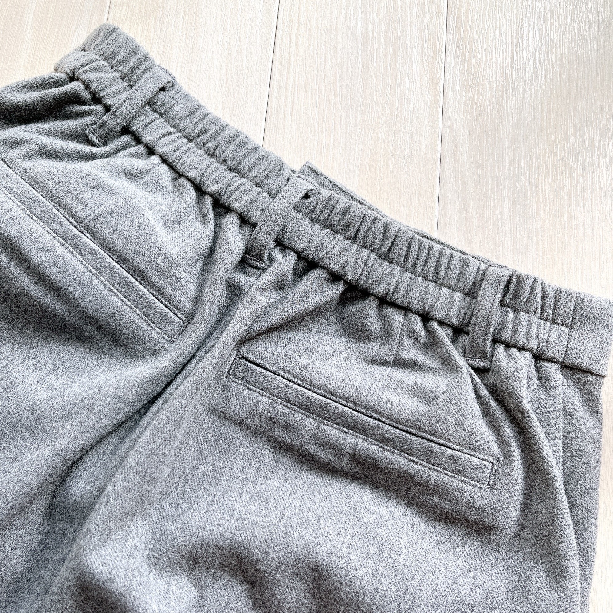 無印良品のオススメのパンツ「ストレッチ起毛タックパンツ」