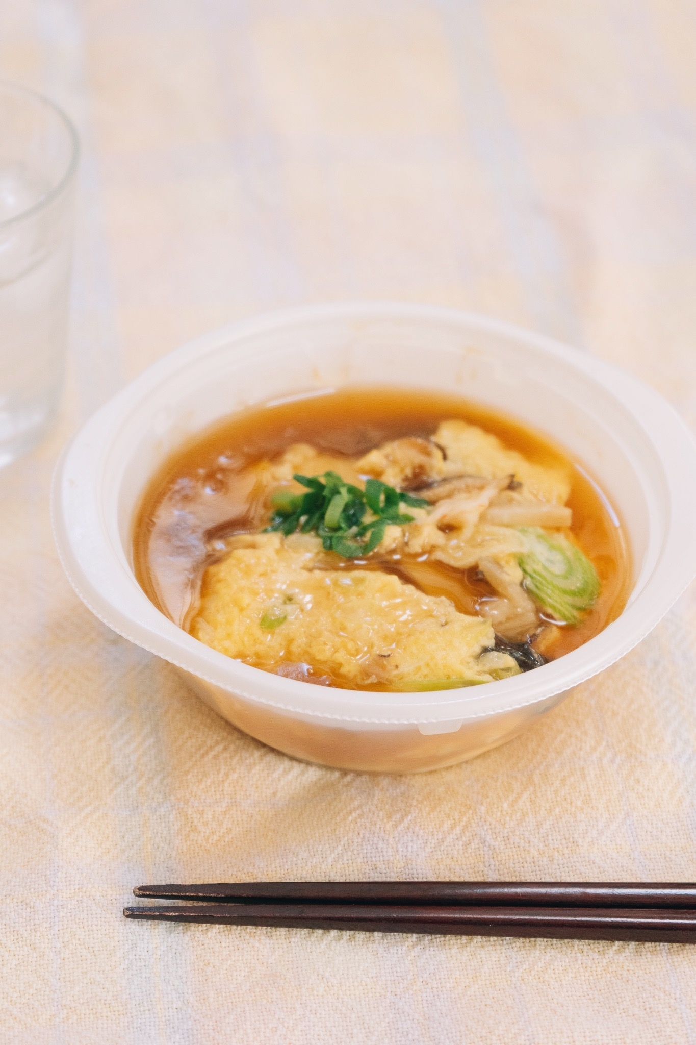 セブンのオススメグルメ「鶏ガラ仕立ての天津風玉子あんかけ豆腐」