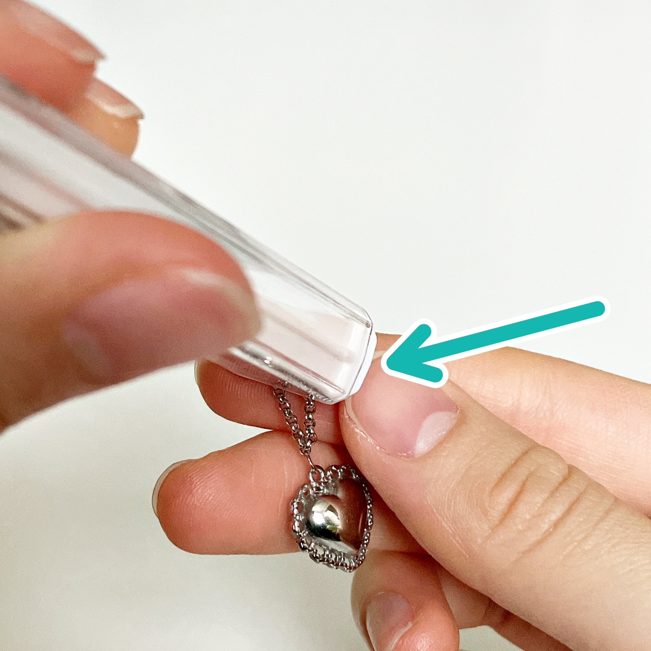 Seria(セリア)のおすすめ雑貨「絡みにくいネックレスケース 2P」