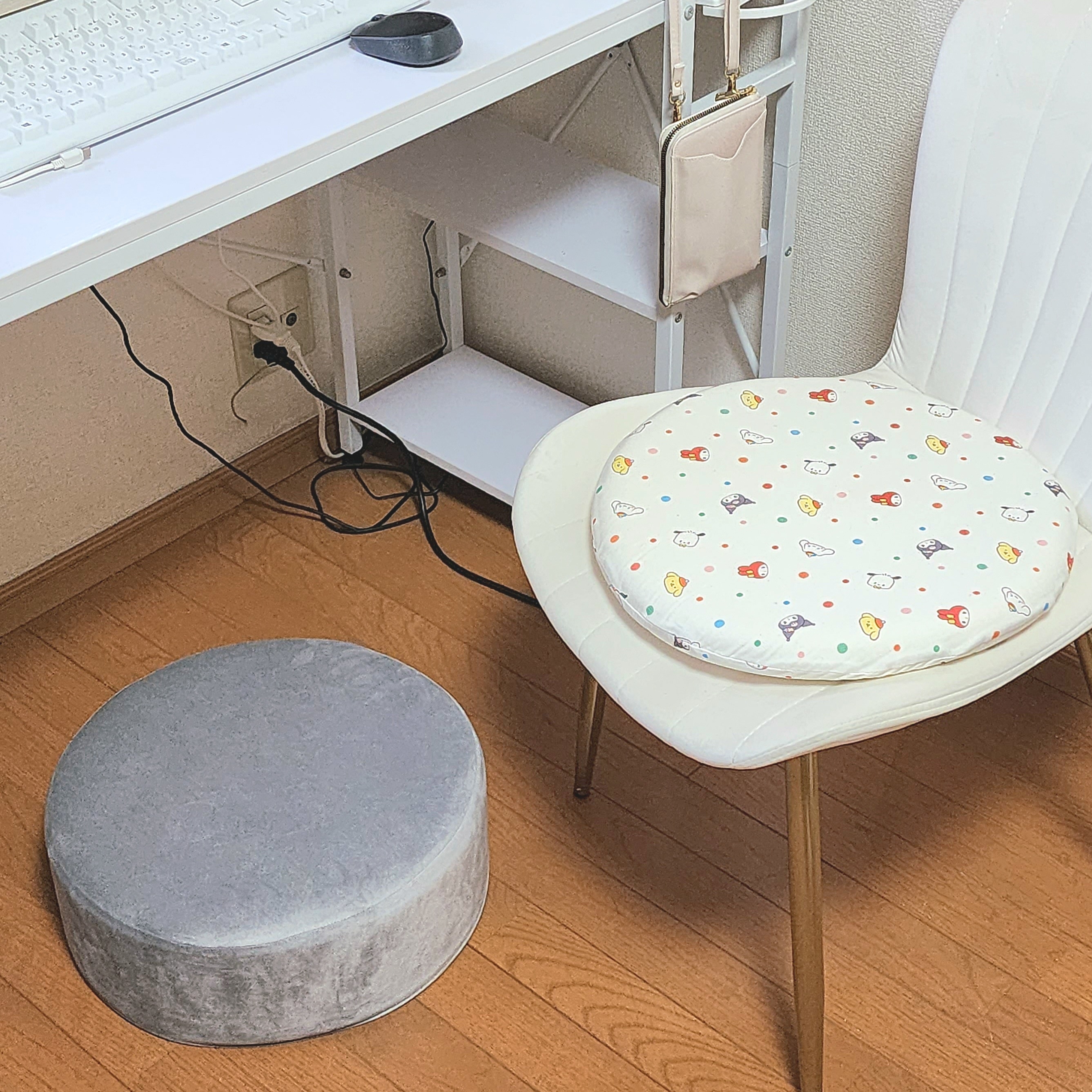 ニトリのおすすめインテリア「【デコホーム商品】フロアスツール（グロス）」