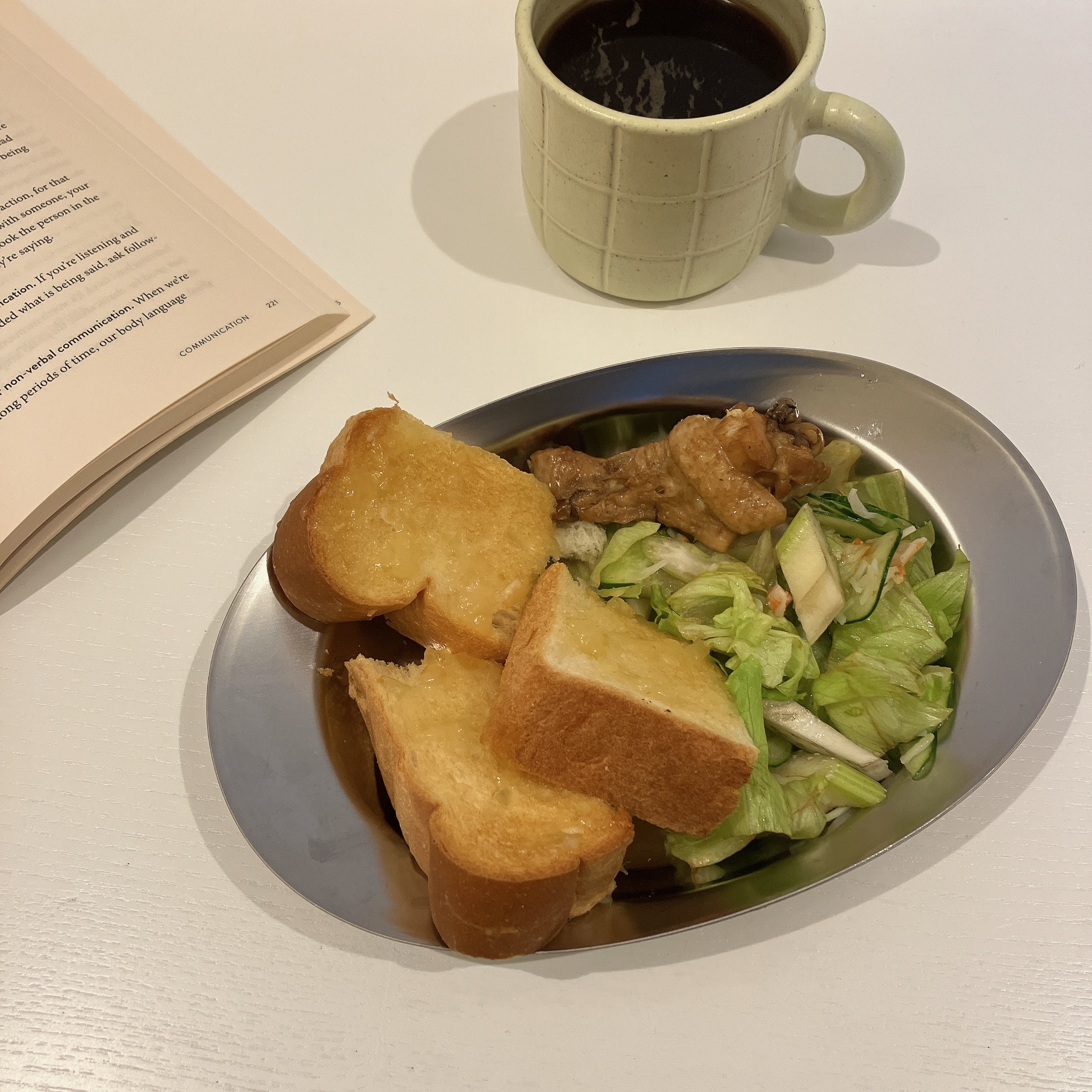 Seria(セリア)のおすすめ食器「ステンレス食器 カレー皿 オーバル型」