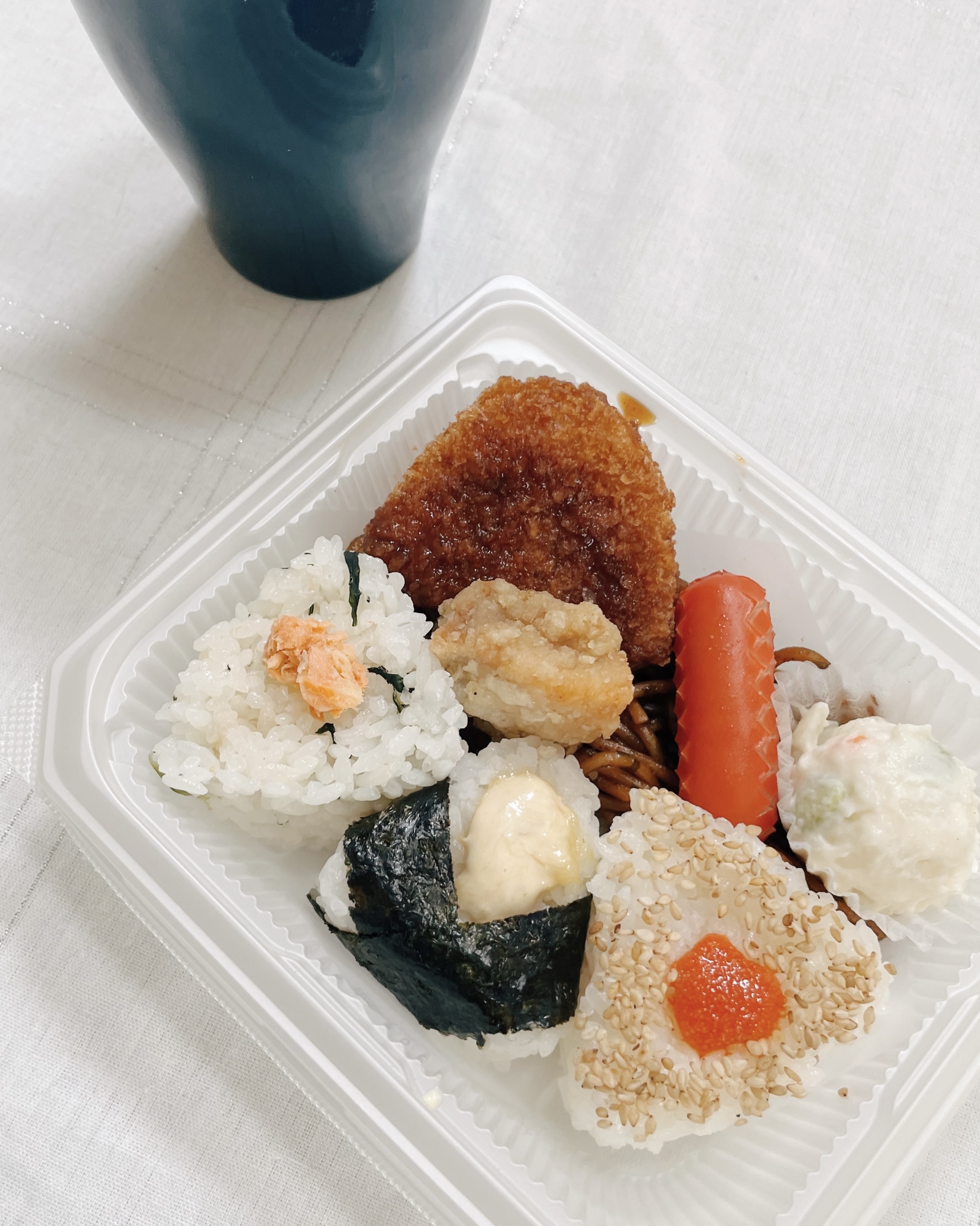 セブンのおすすめグルメ「3種おにぎりのお弁当」