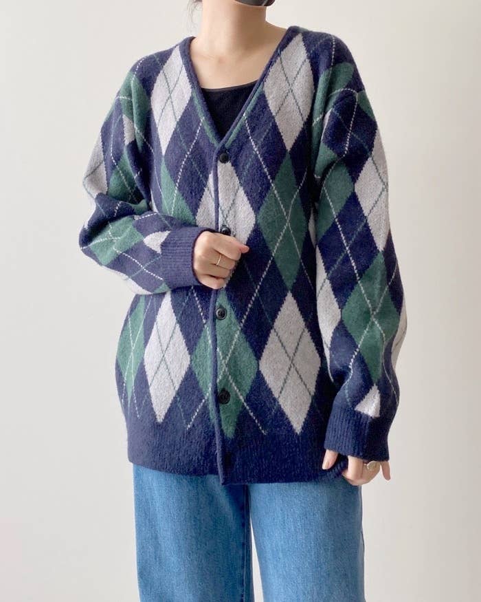 GUのオススメのカーディガン「ブラッシュドヤーンカーディガン(長袖)(アーガイル)」