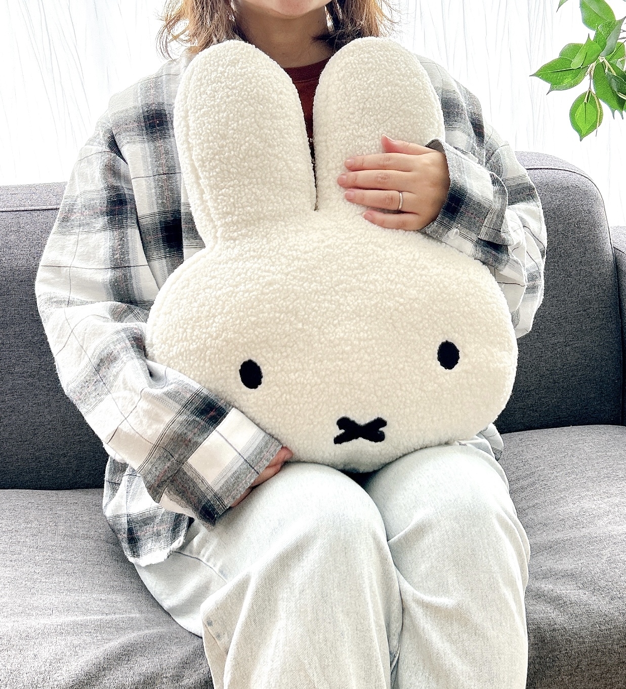 ニトリのおすすめインテリア「miffy ミッフィーボアダイカットクッション」