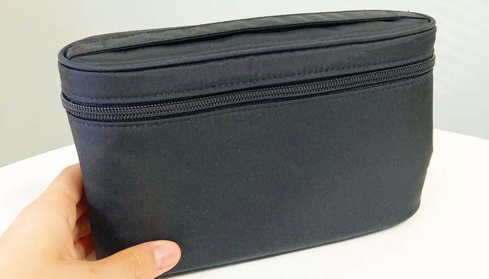 無印良品の便利アイテム「ナイロン手付ポーチ・薄型」