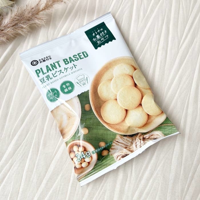 西友のオススメのスナック「PLANT BASED 豆乳ビスケット 34g」
