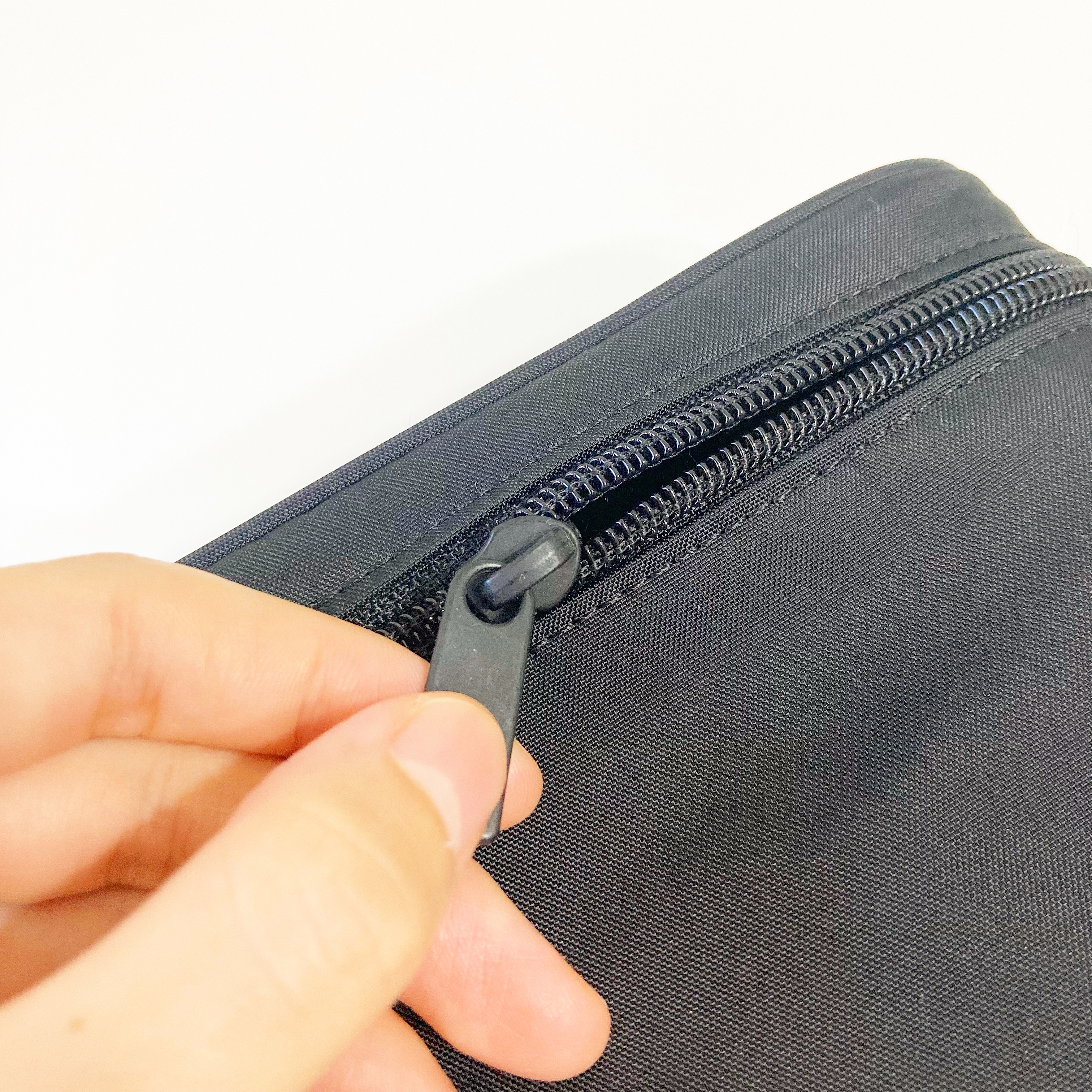 無印良品の便利アイテム「ナイロン手付ポーチ・薄型」