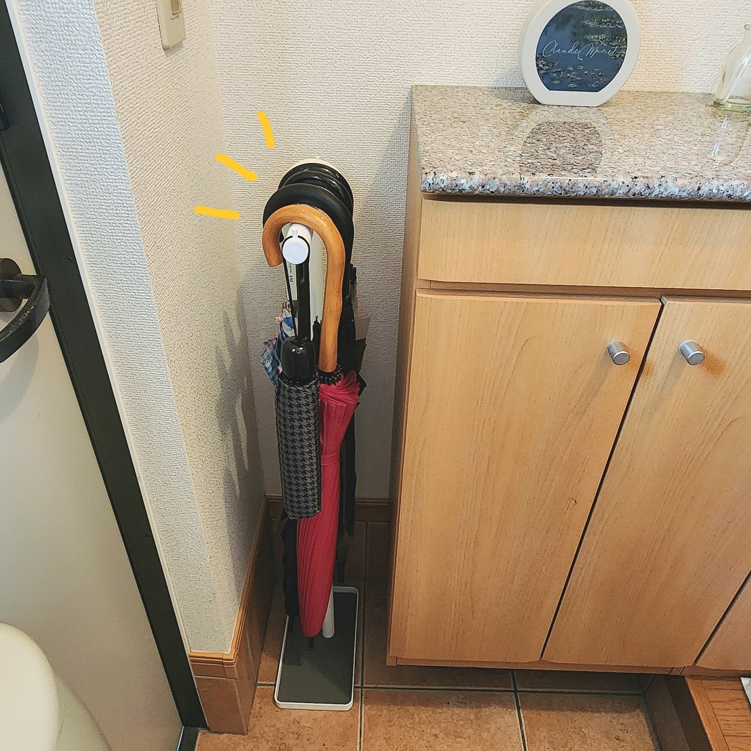 ニトリのおすすめ便利グッズ「ハンギングかさたて（ホワイト）」