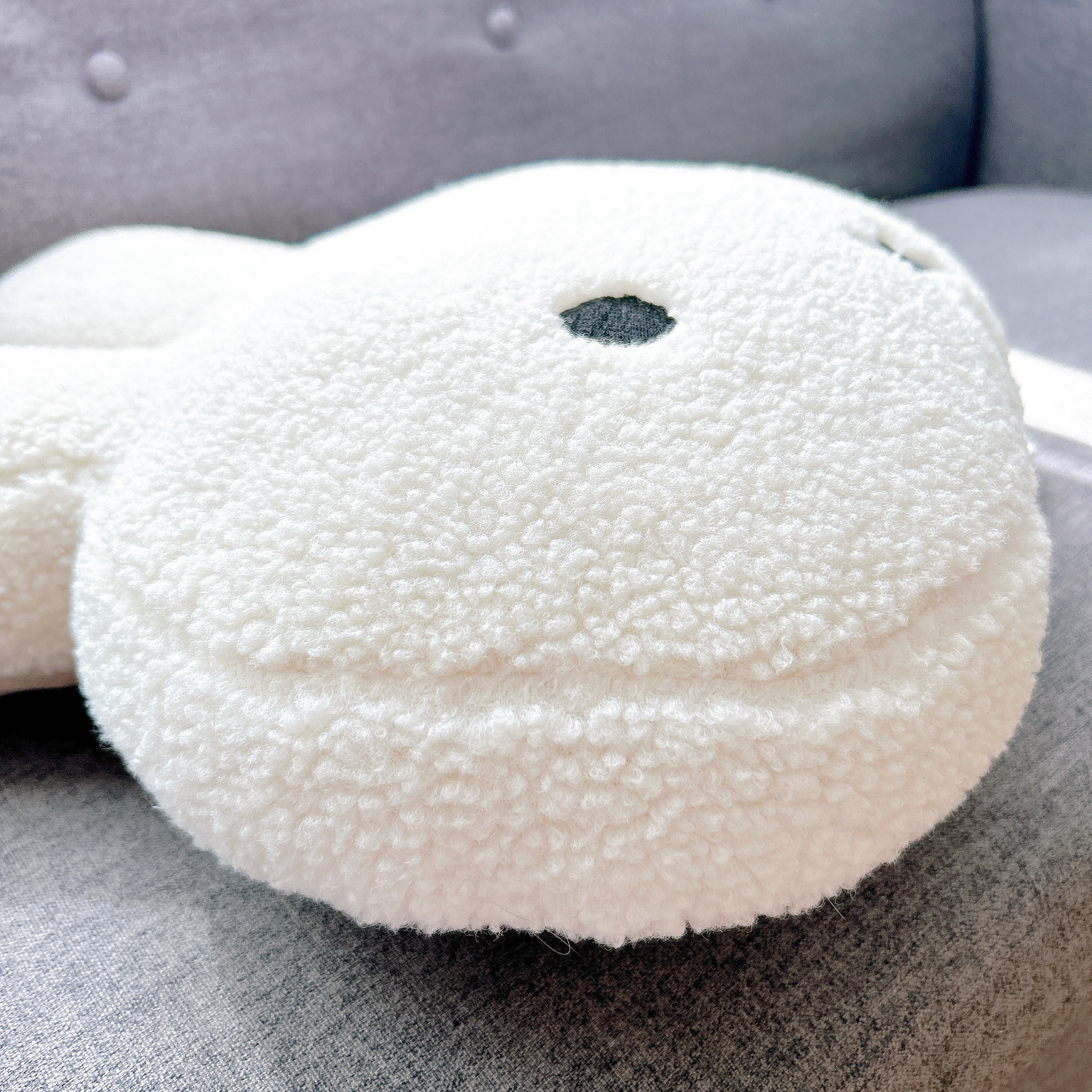 ニトリのおすすめインテリア「miffy ミッフィーボアダイカットクッション」