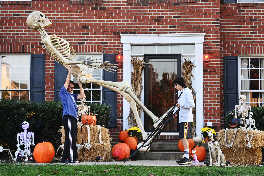 people setting the skeleton in their yard