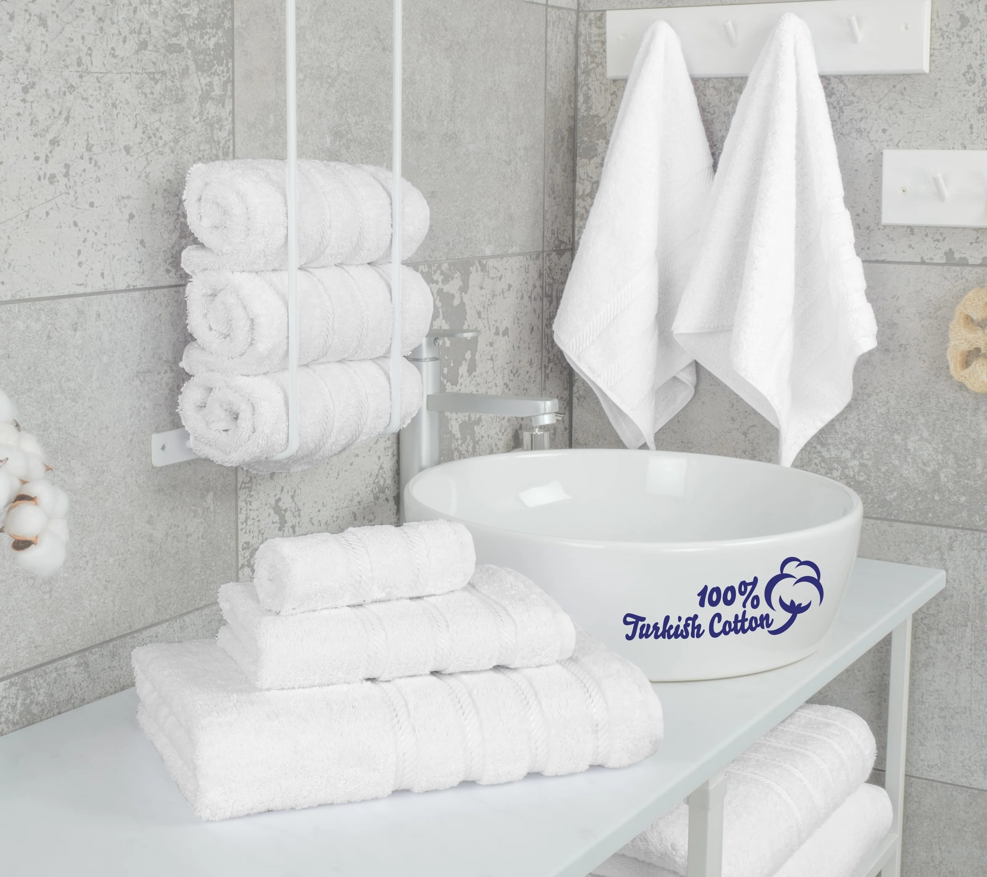 The towel set in white