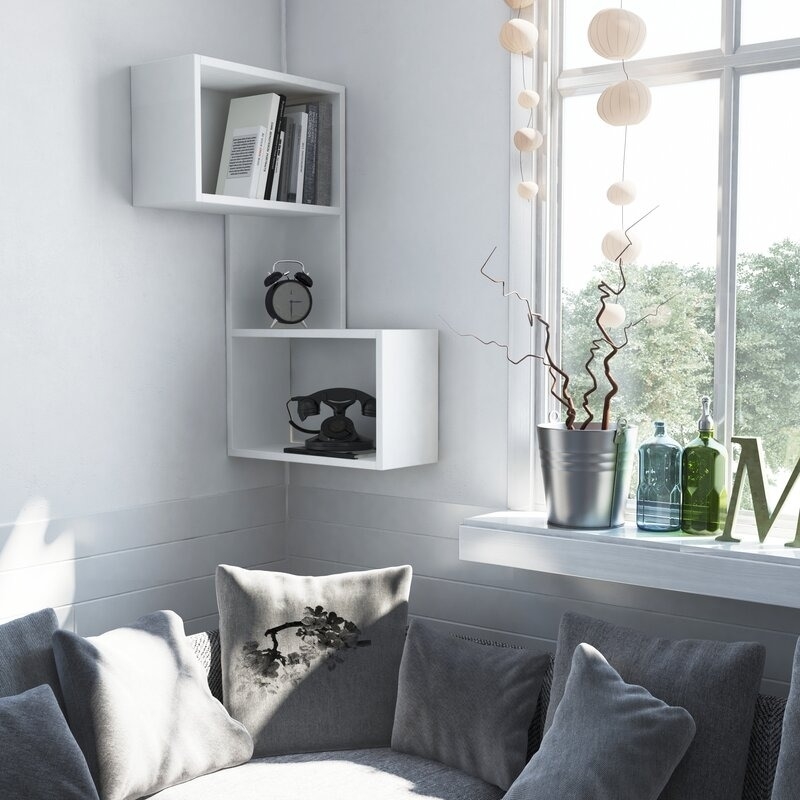 A corner shelf in a livingroom