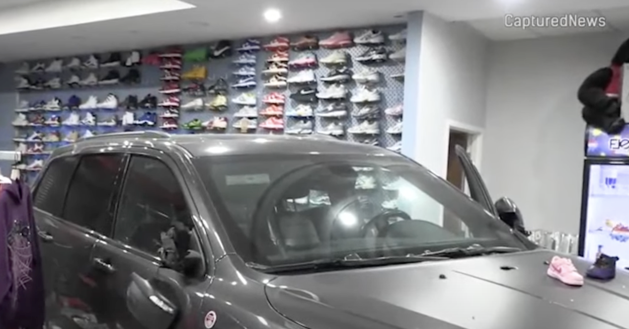 Thieves Use SUV to Steal $100,000 of Items at Chicago Sneaker Store