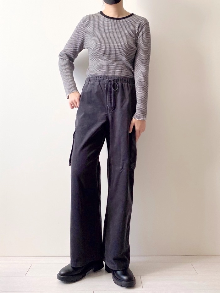 GU（ジーユー）のおすすめボトムス「コーデュロイパラシュートパンツ」