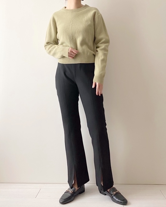 GUのオススメのパンツ「フロントスリットフレアパンツ+E」