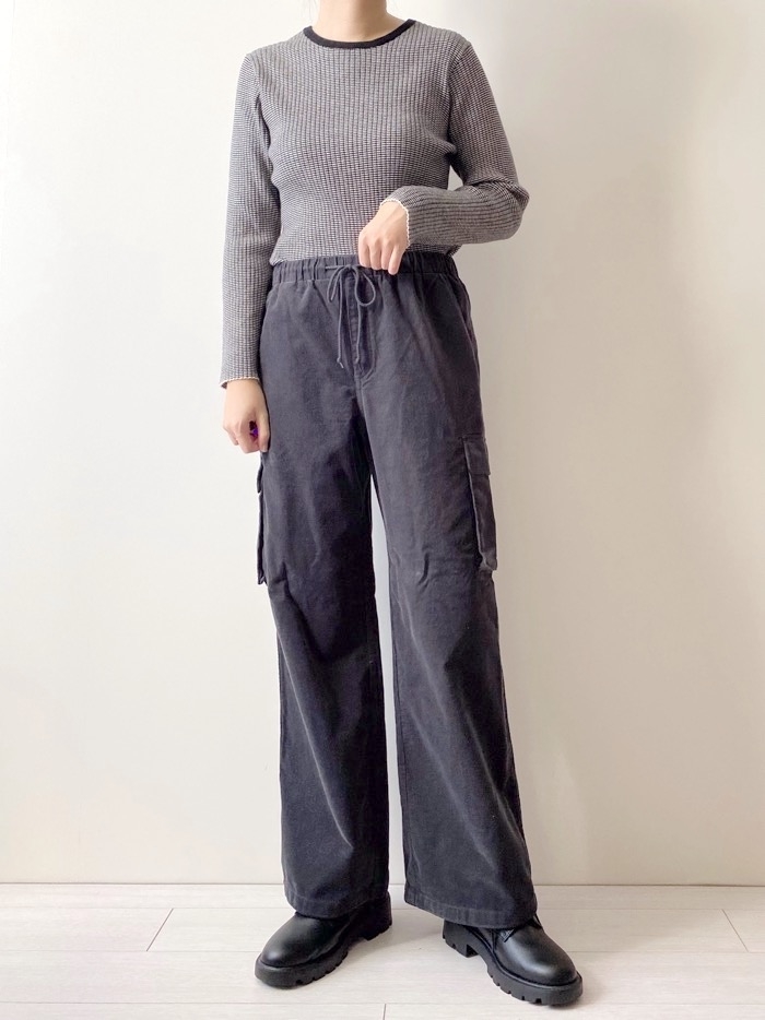 GU（ジーユー）のおすすめボトムス「コーデュロイパラシュートパンツ」