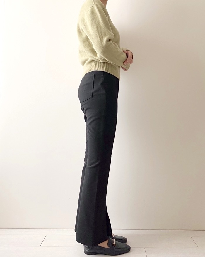 GUのオススメのパンツ「フロントスリットフレアパンツ+E」