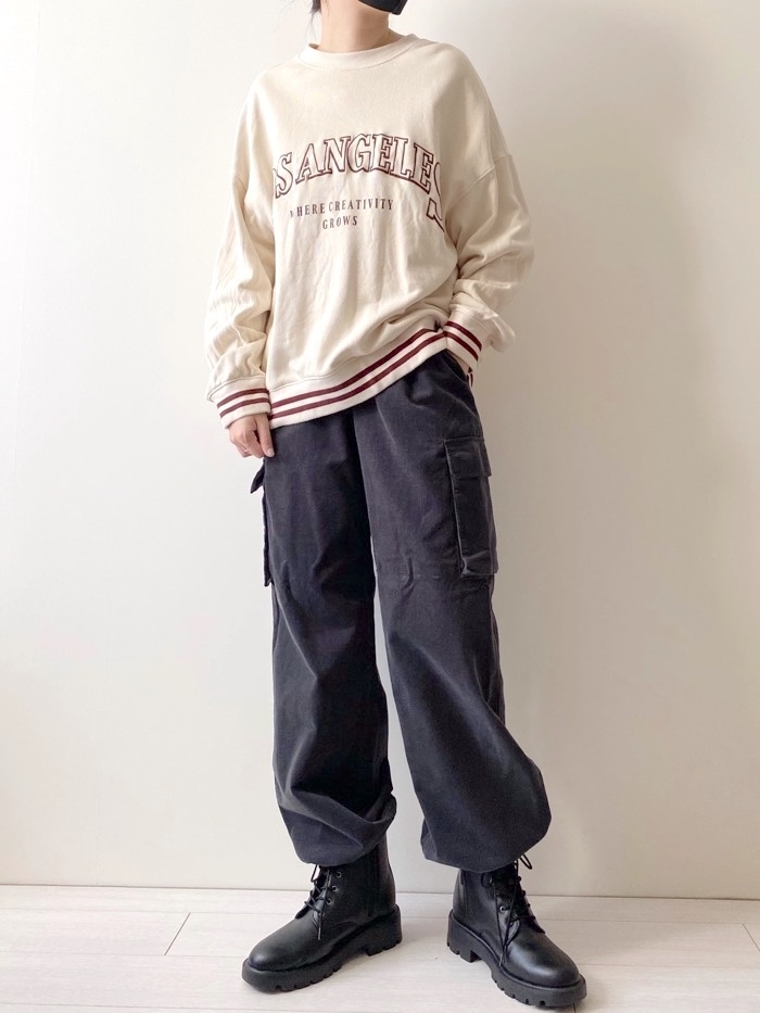 GU（ジーユー）のおすすめボトムス「コーデュロイパラシュートパンツ」