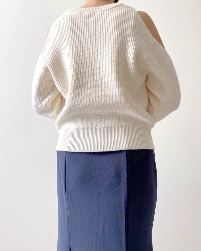 GUのオススメのトップス「カットアウトセーター（長袖）Q」