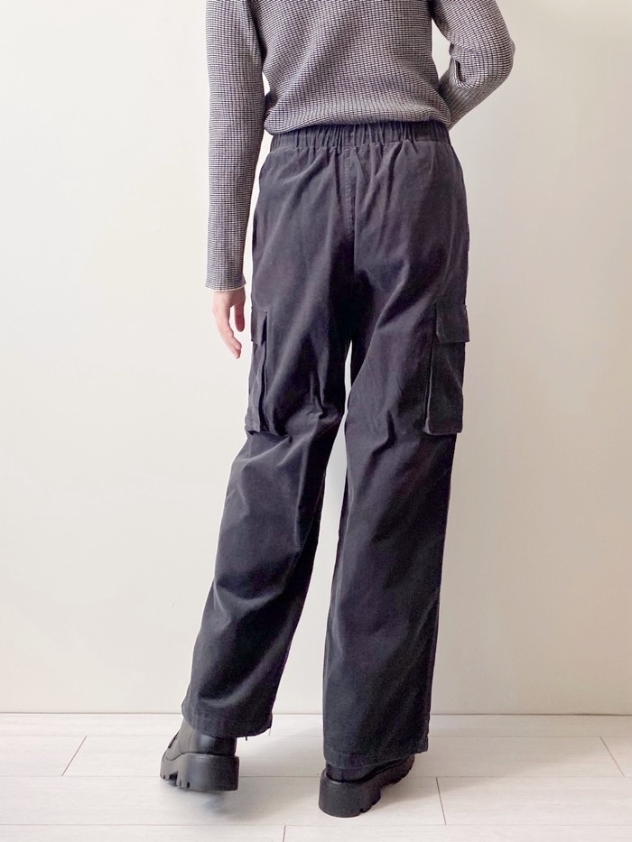 GU（ジーユー）のおすすめボトムス「コーデュロイパラシュートパンツ」