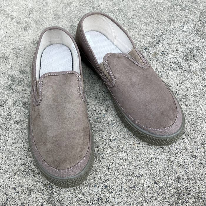 無印良品のおすすめシューズ「撥水起毛スリッポンスニーカー」