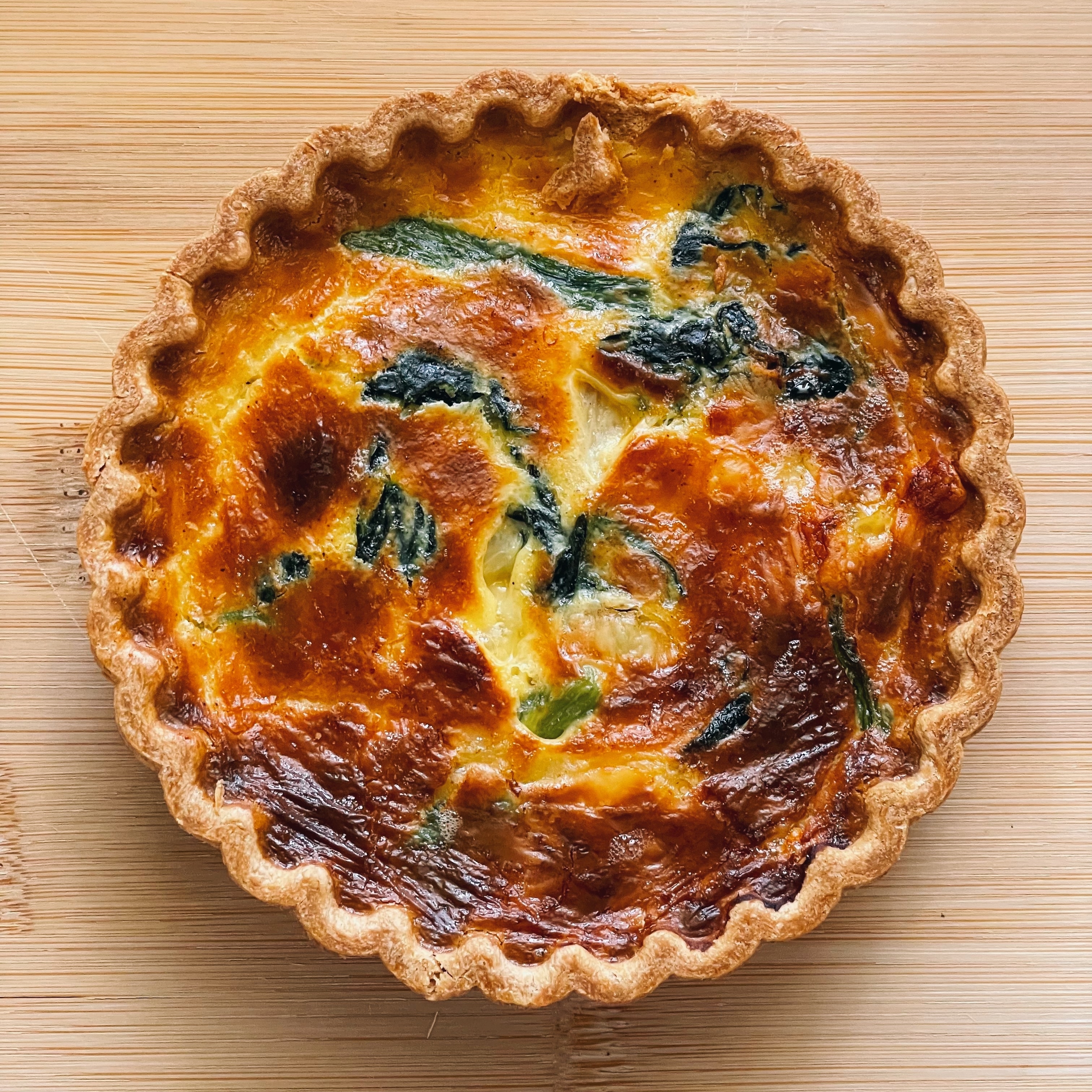 無印のおすすめグルメ「ベーコンとチーズのキッシュ」と「チキンとほうれん草のキッシュ」