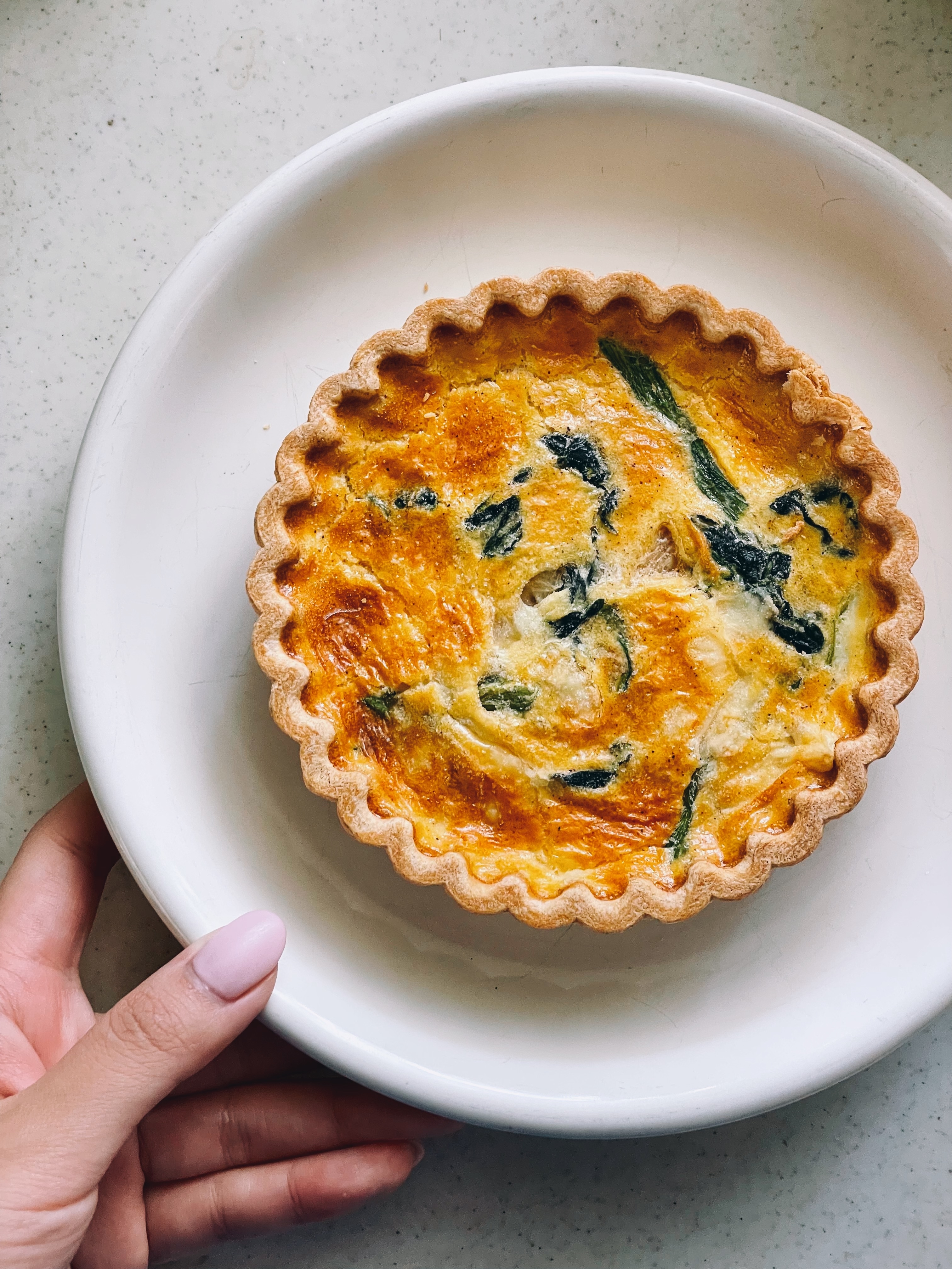 無印のおすすめグルメ「ベーコンとチーズのキッシュ」と「チキンとほうれん草のキッシュ」