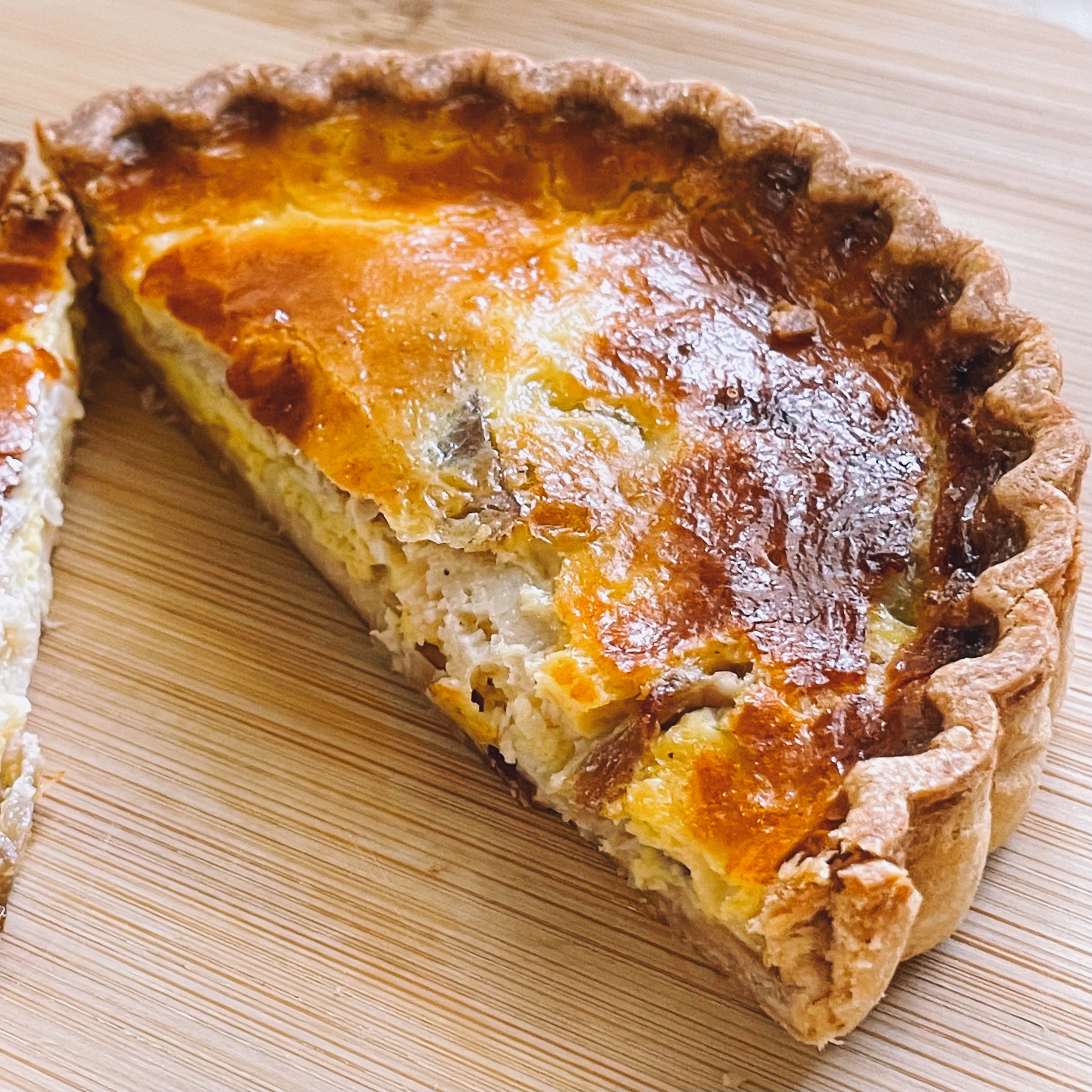 無印のおすすめグルメ「ベーコンとチーズのキッシュ」と「チキンとほうれん草のキッシュ」