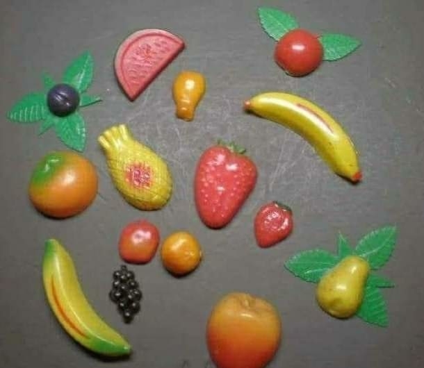Close-up of the fruit magnets