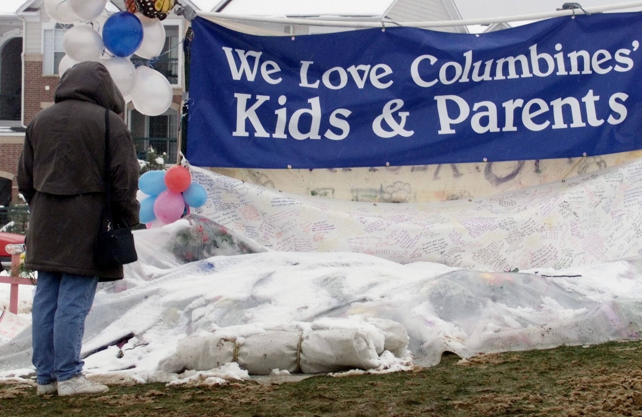 large banner for the lives lost reading we love columbines kids and parents