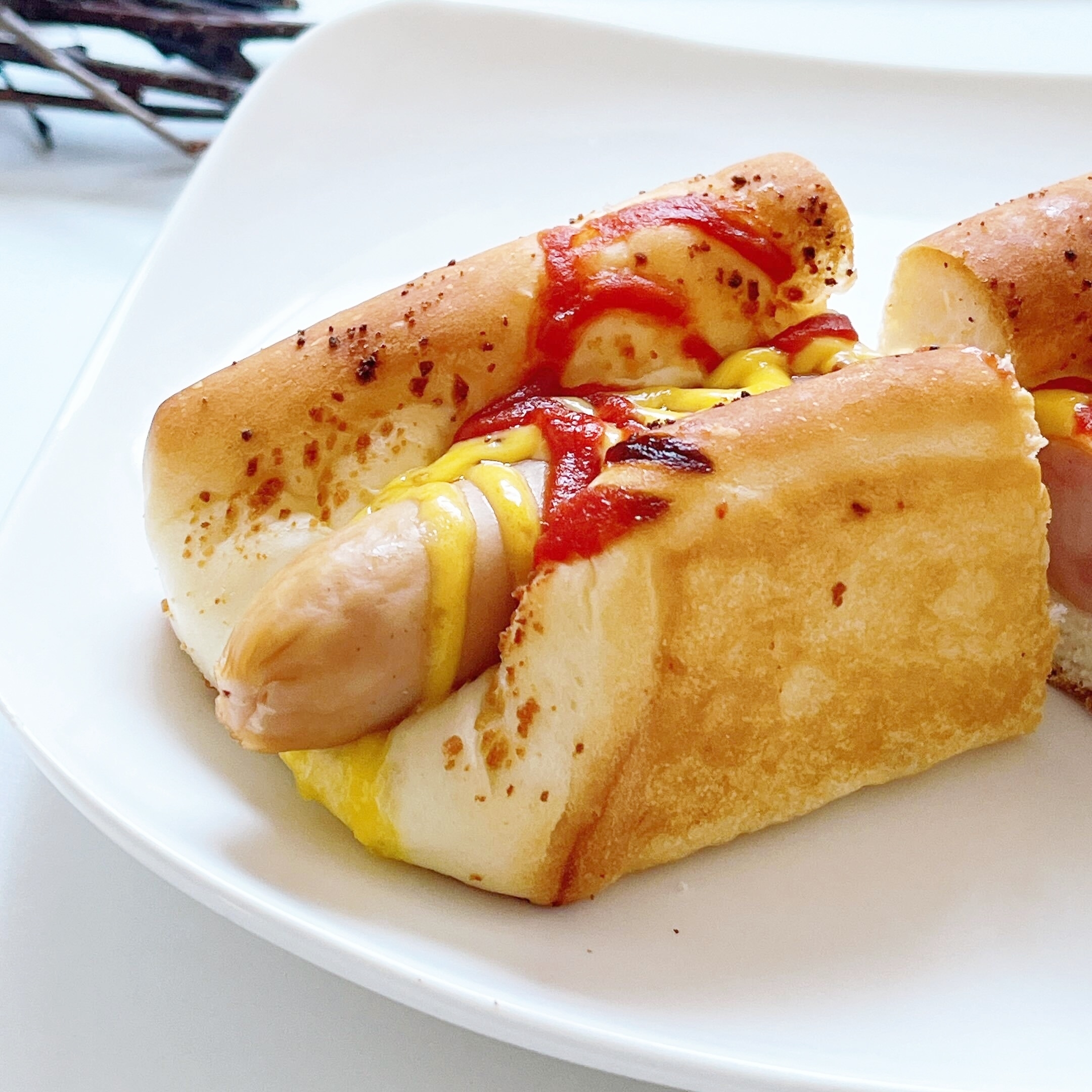 FamilyMart(ファミリーマート)のオススメのパン「ジューシーあらびきウインナー」