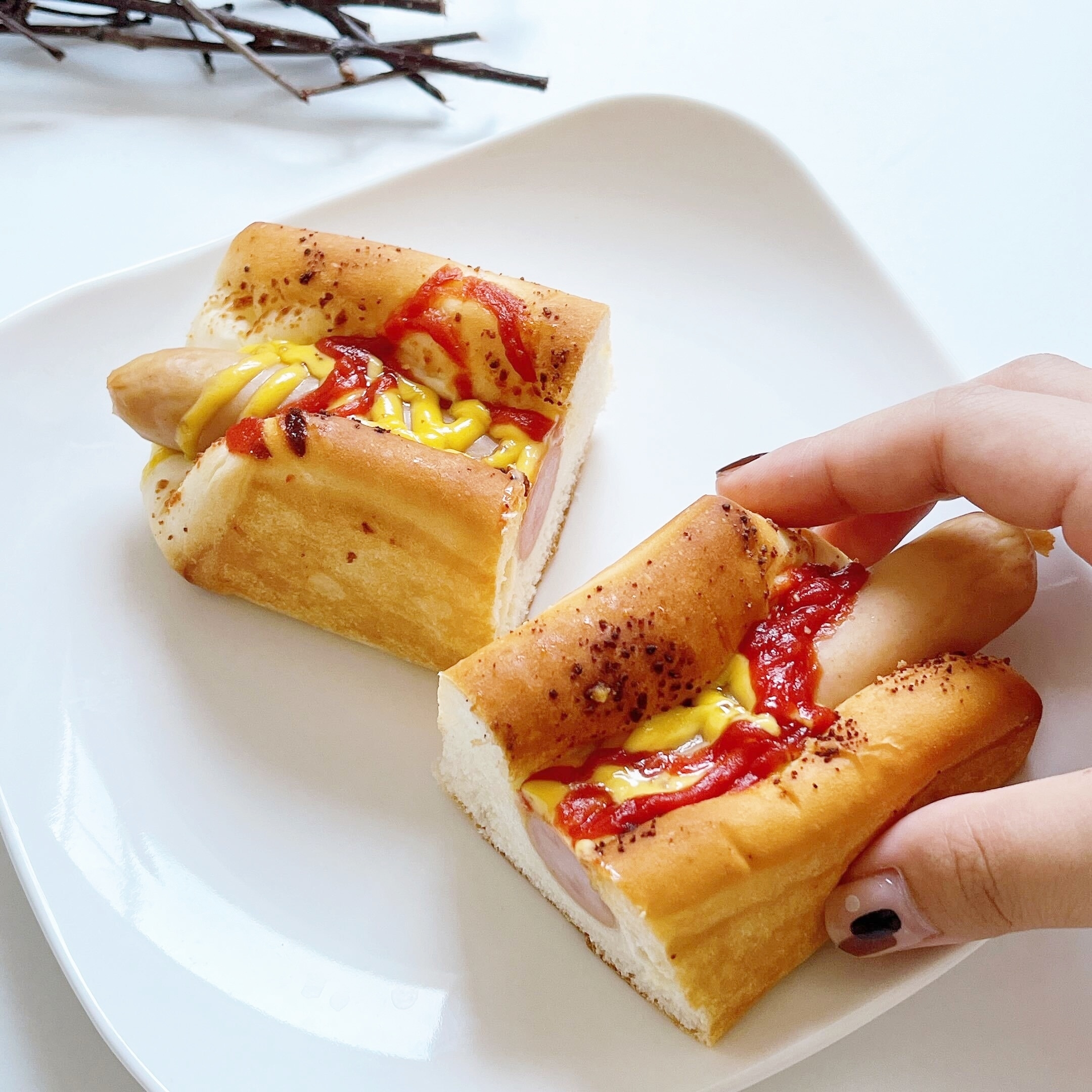 FamilyMart(ファミリーマート)のオススメのパン「ジューシーあらびきウインナー」