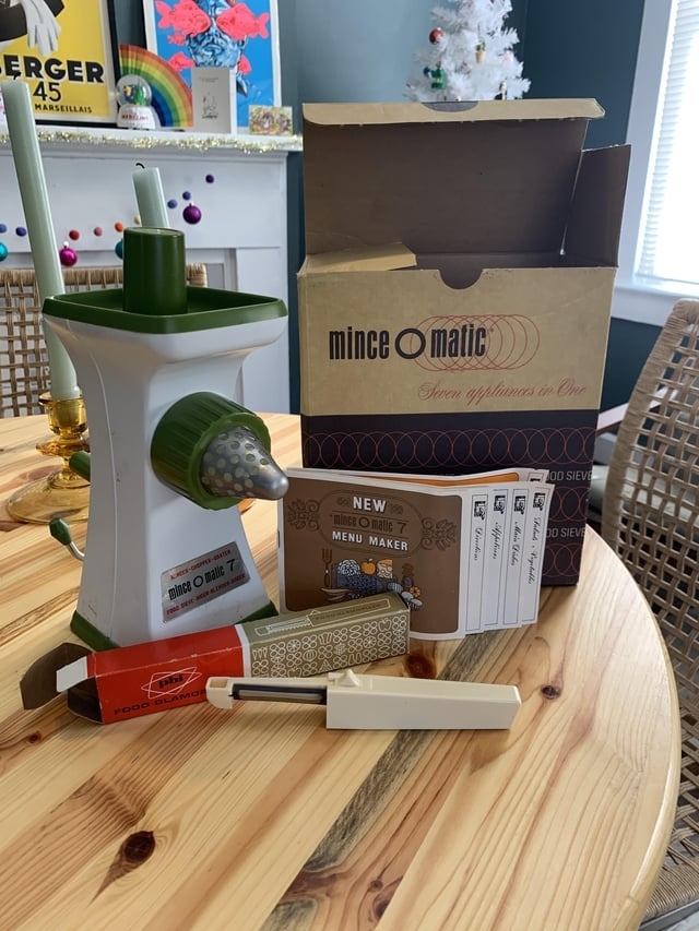 mince-o-matic maching with juicer like attachment shown next to its actual box