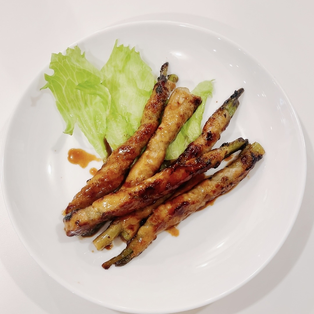 業務スーパーのオススメのおかず「豚肉のアスパラ巻き」